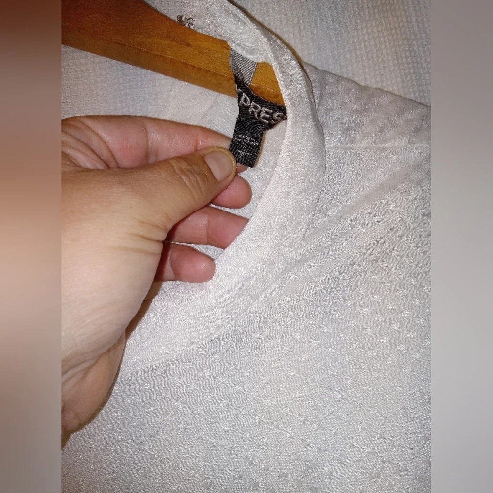 EXPRESS - Picture 2 of 3